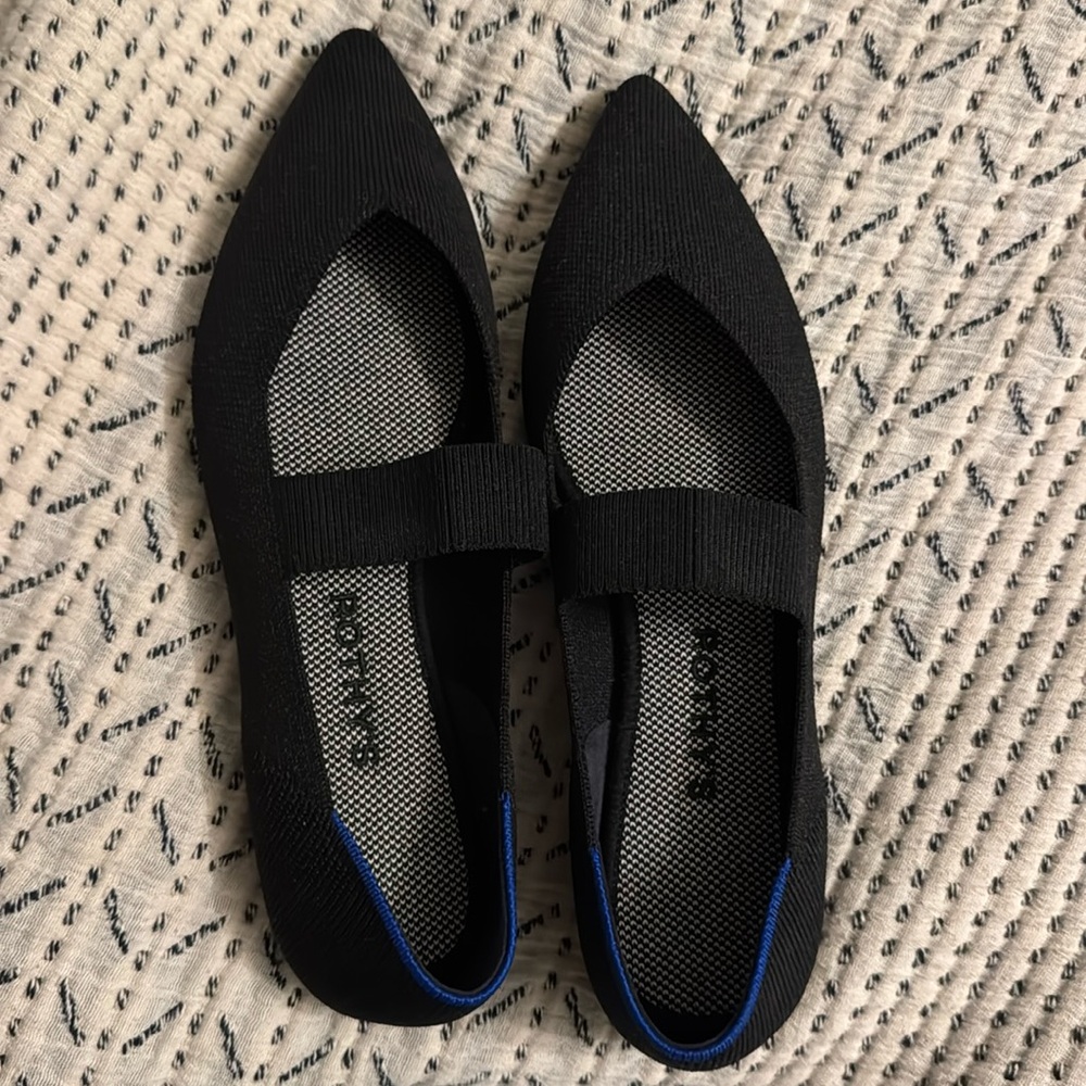 Brand new Rothy’s Sz 8 - tried on once indoors only; otherwise never worn